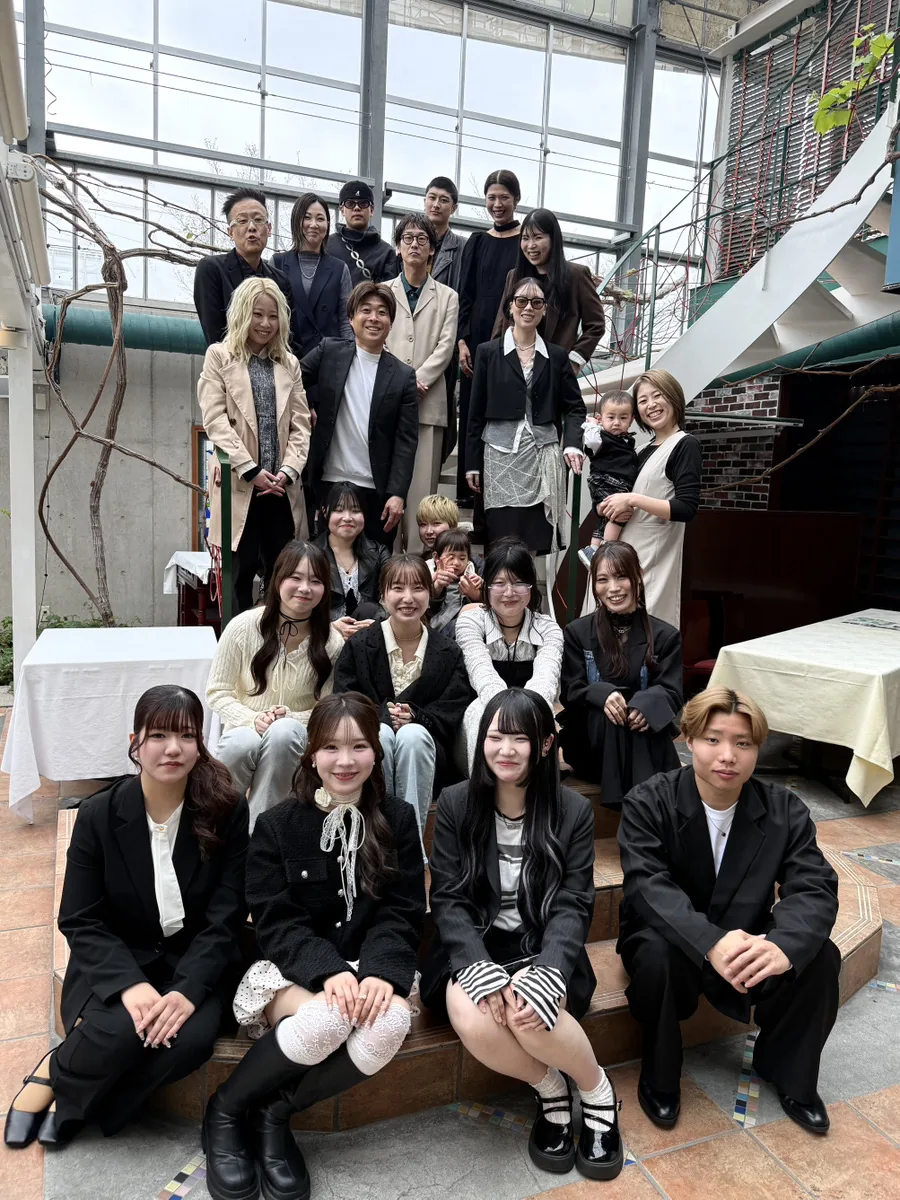 4cmグループのスタッフの集合写真