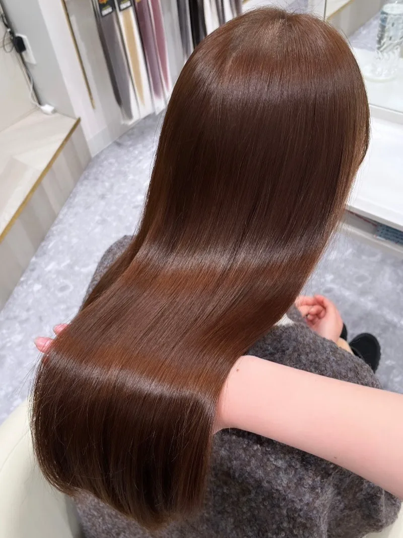 髪質改善の仕上がり。ブラウンのストレートロング