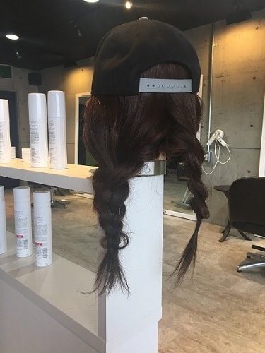 簡単編み込みヘアアレンジに帽子をプラス！可愛いよ