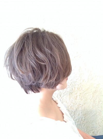 美容室4cmで人気のヘアカラーはアッシュグレージュ・渡辺緑のサロンワーク