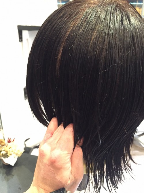 髪の毛をボリュームダウンする乾かし方 髪の根元を抑える方法