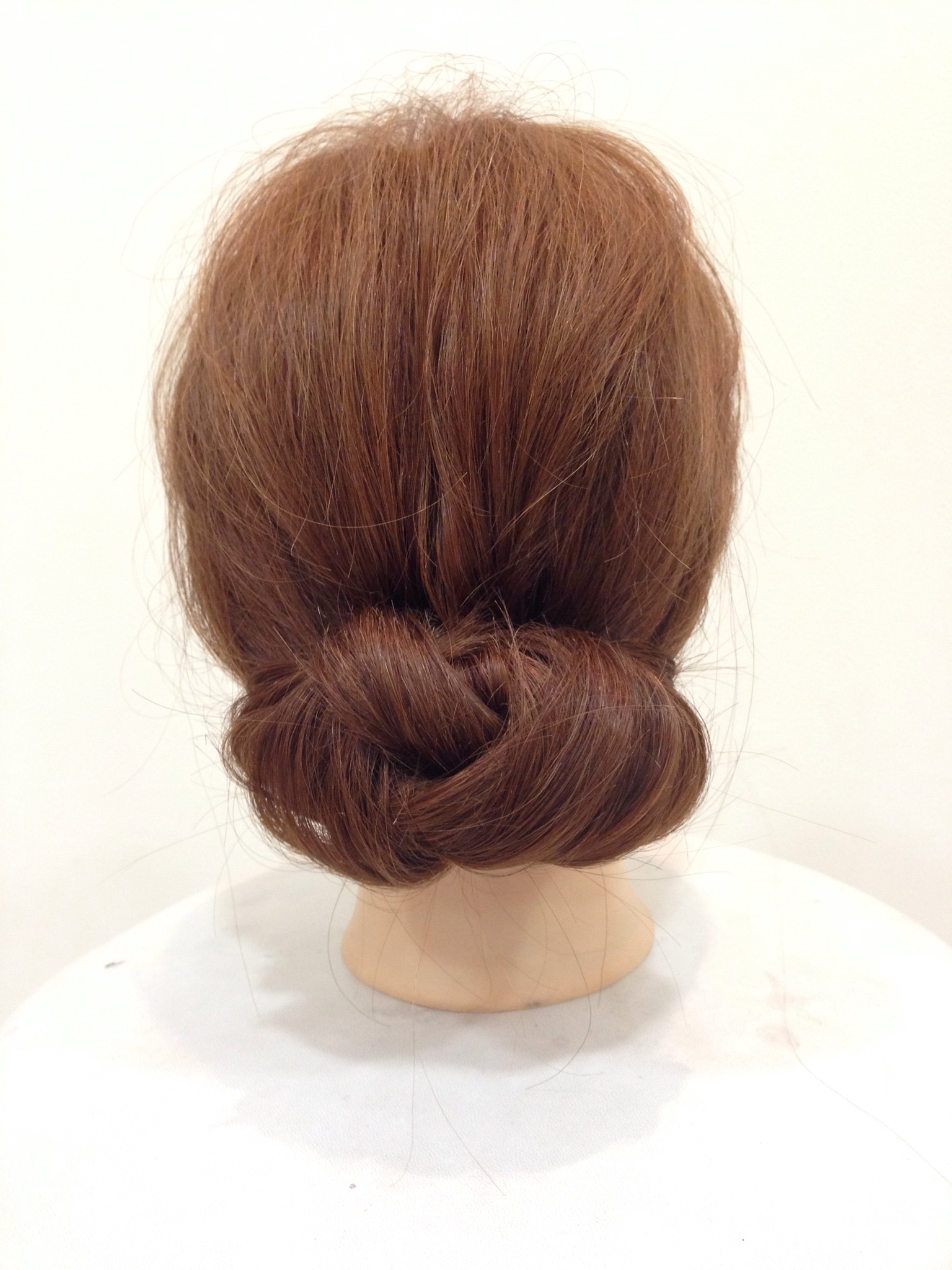 簡単にできるシニヨンのやり方！ロングヘアバージョン