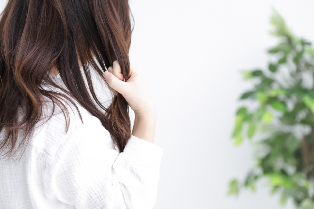 くせ毛でお困りの方におすすめするシャンプーの選び方を美容師が解説！