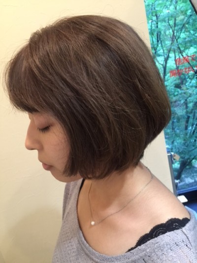 一回のブリーチで黒髪からグレーカラーにできるやり方！美容室4cm