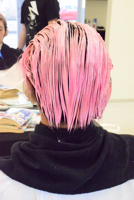 大人気マニックパニックの使い方 メンズにピンクもオシャレです