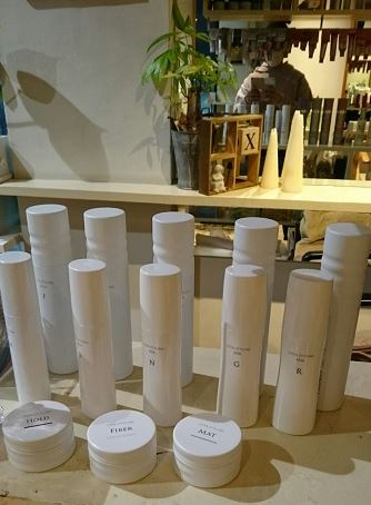 メンズのスタイリング剤の選び方！ヘアワックスとジェルの使い方も比較。